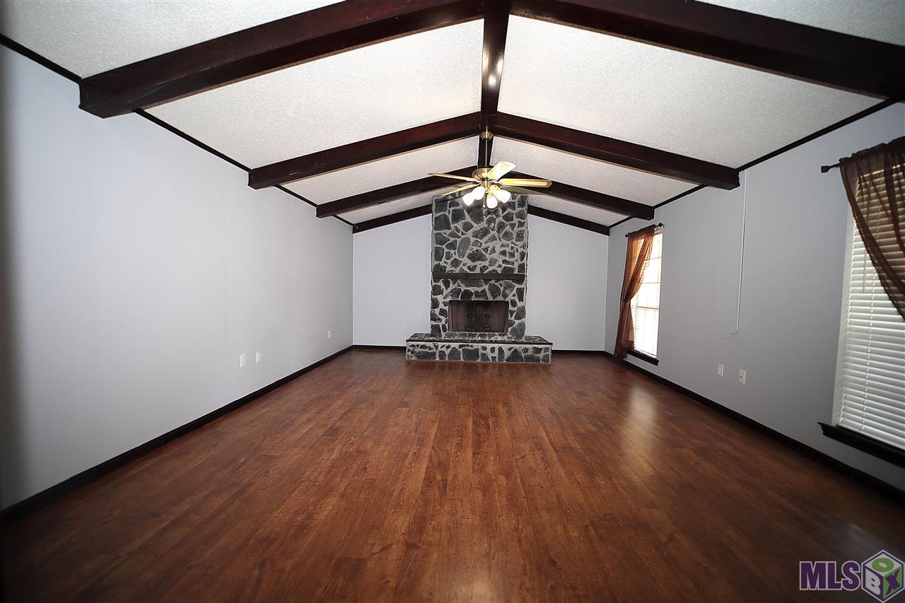 16153 Peairs Road Pride, LA 70770 - Photo 3 of 19 Living Room