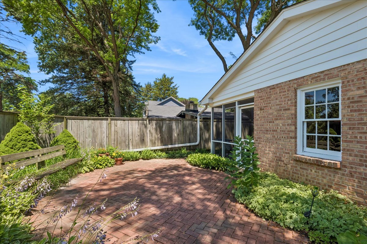 1436 Arbor Vitae Road Deerfield, IL 60015 - Photo 20 of 30