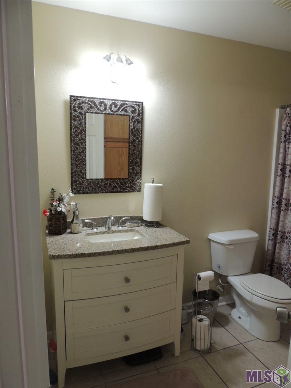 14253 Elmbridge Avenue Baton Rouge, LA 70819 - Photo 11 of 13 bathroom