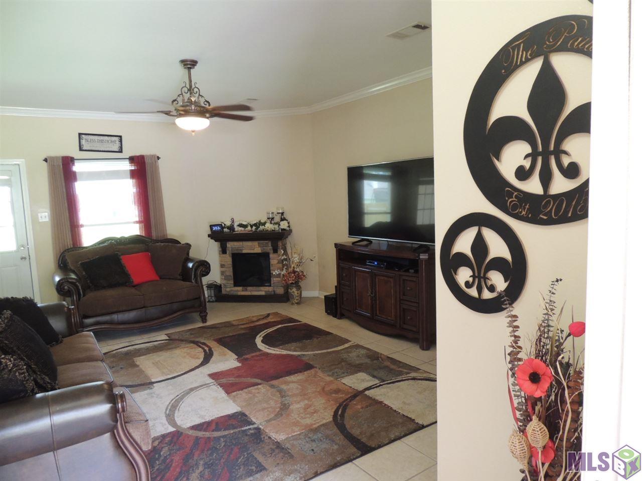 14253 Elmbridge Avenue Baton Rouge, LA 70819 - Photo 2 of 13 living room