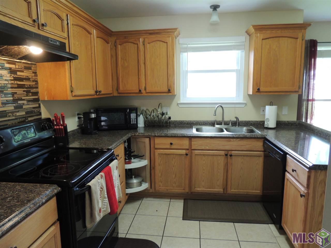 14253 Elmbridge Avenue Baton Rouge, LA 70819 - Photo 6 of 13 kitchen