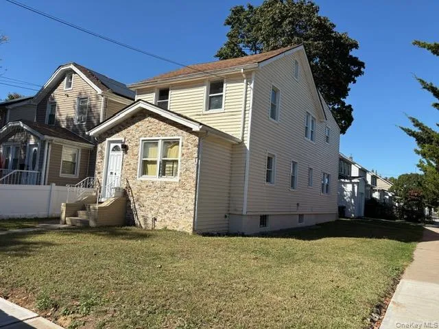 $1,025,000 | 191-47 114th Drive | St. Albans