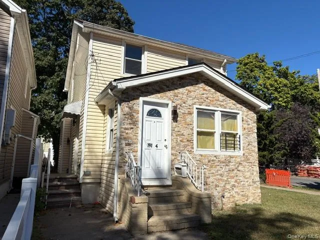 $1,025,000 | 191-47 114th Drive | St. Albans