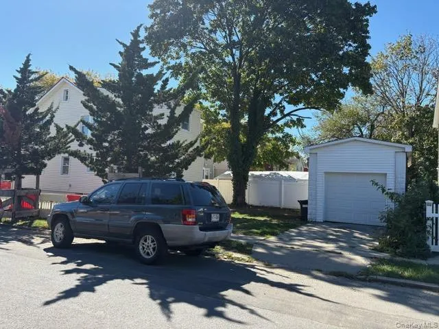 $1,025,000 | 191-47 114th Drive | St. Albans