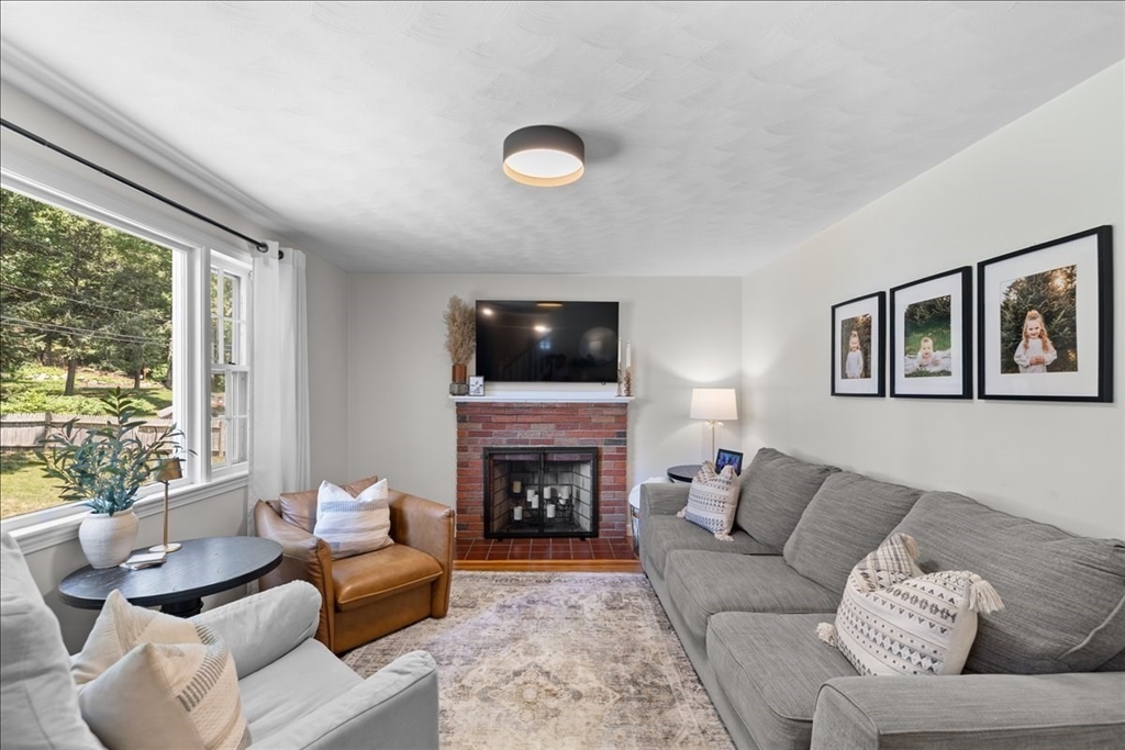 30 Chestnut Street Wrentham, MA 02093 - Photo 6 of 37
