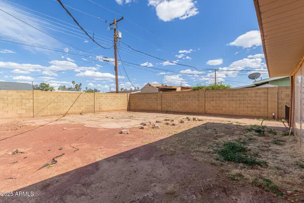 $319,900 | 8033 North 56th Avenue, Glendale, AZ 85302