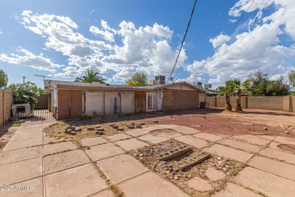 $319,900 | 8033 North 56th Avenue, Glendale, AZ 85302