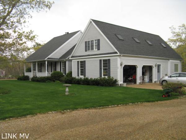 39 Bridle Path Road Oak Bluffs, MA 02557 - Photo 3 of 14 http://d1qzqeyxiitrap.cloudfront.net/photos/18663/600/41bea4bd.jpg