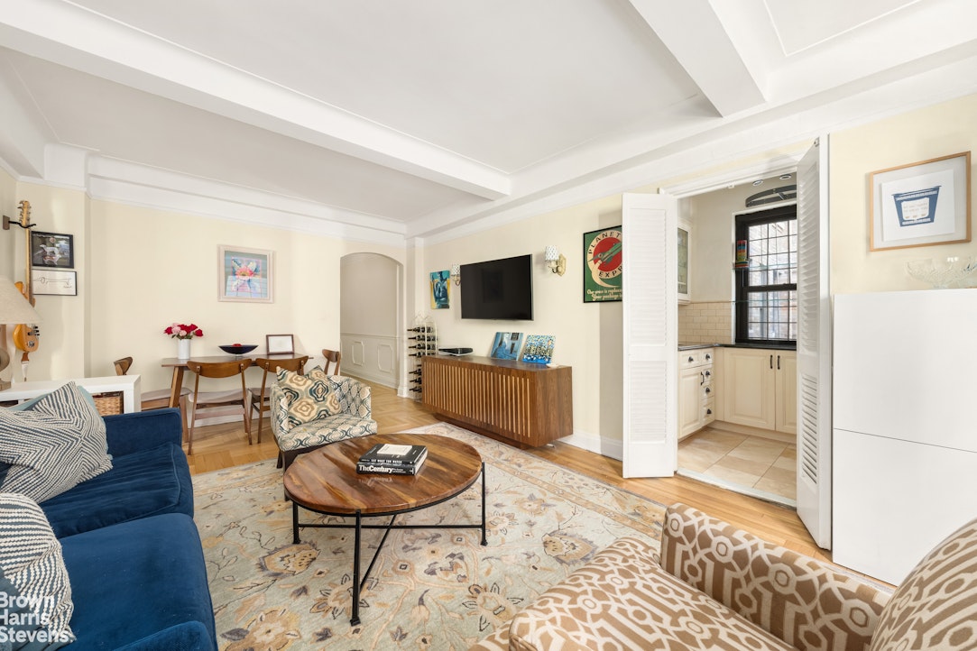245 East 72nd Street, Unit 2G Manhattan, NY 10021 - Photo 4 of 8