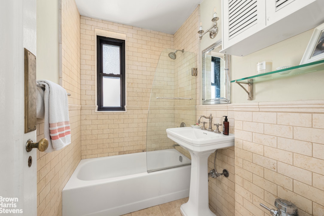 245 East 72nd Street, Unit 2G Manhattan, NY 10021 - Photo 7 of 8