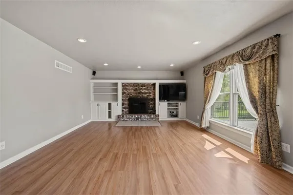 $395,000 | 1003 South 9th Street, Louisburg, KS 66053