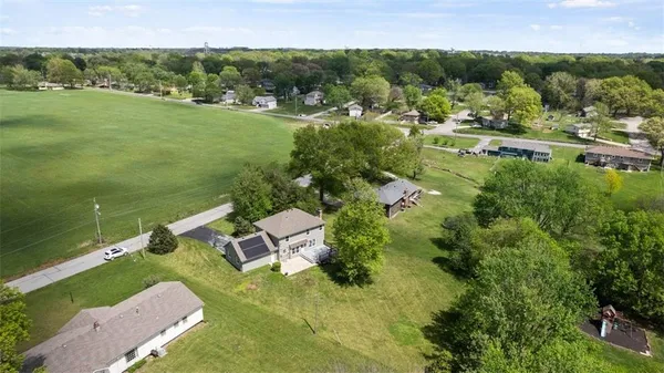 $395,000 | 1003 South 9th Street, Louisburg, KS 66053