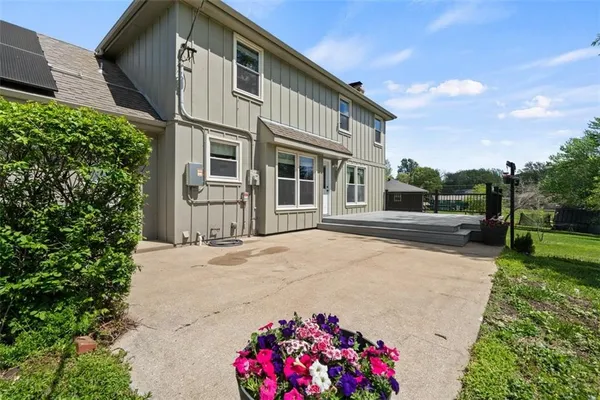$395,000 | 1003 South 9th Street, Louisburg, KS 66053
