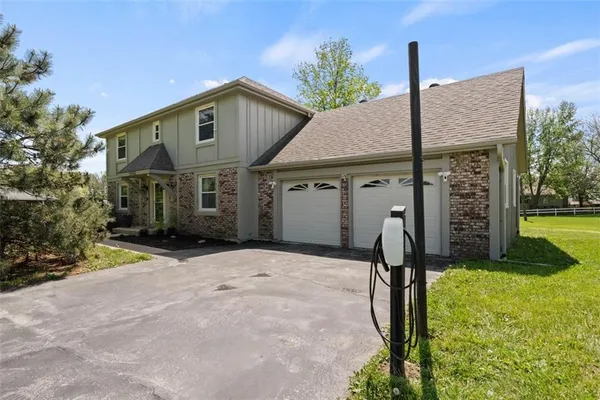 $395,000 | 1003 South 9th Street, Louisburg, KS 66053