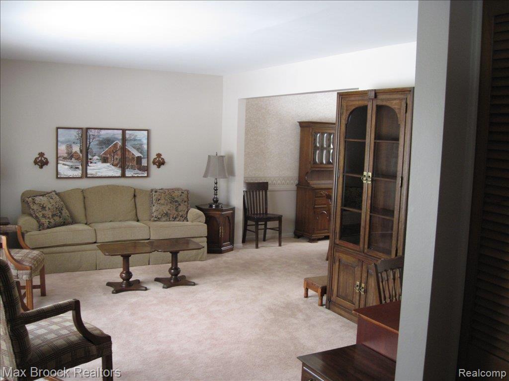 603 South Fieldstone Drive Rochester, MI 48309 - Photo 11 of 25 Fieldstone 003