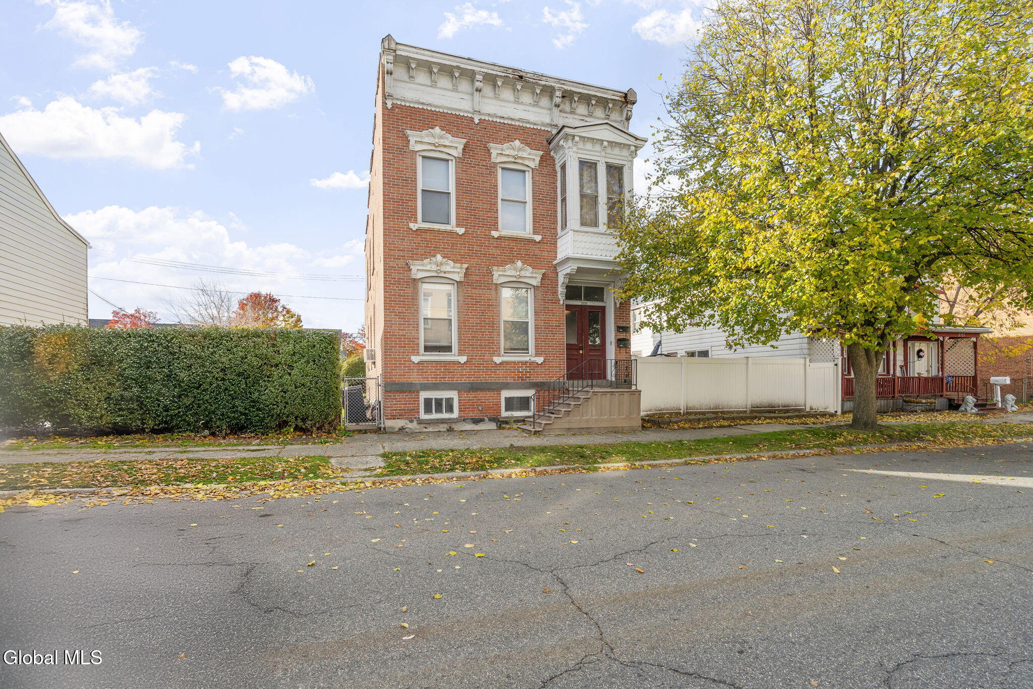 1-web-or-mls-2325-4th-ave