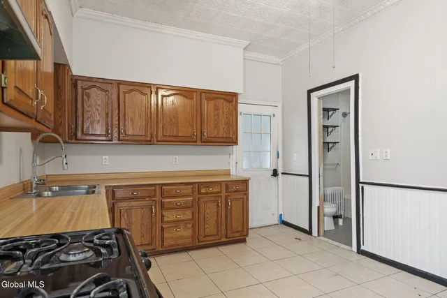 $324,900 | 2325 4th Avenue, Watervliet, NY 12189