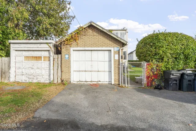 $324,900 | 2325 4th Avenue, Watervliet, NY 12189