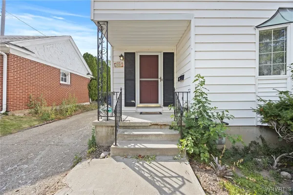 $2,800 | 80 Capen Boulevard, Amherst, NY 14226