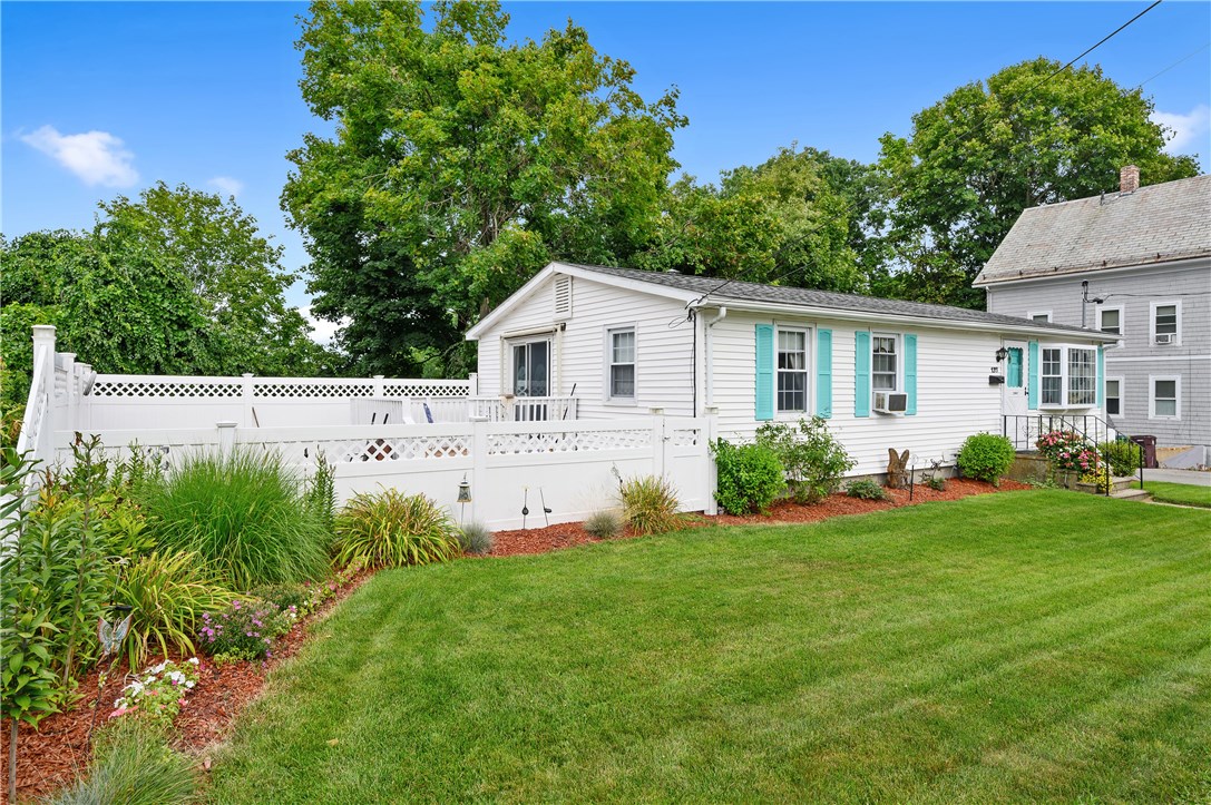 137 Grand Street Woonsocket, RI 02895 - Photo 3 of 24