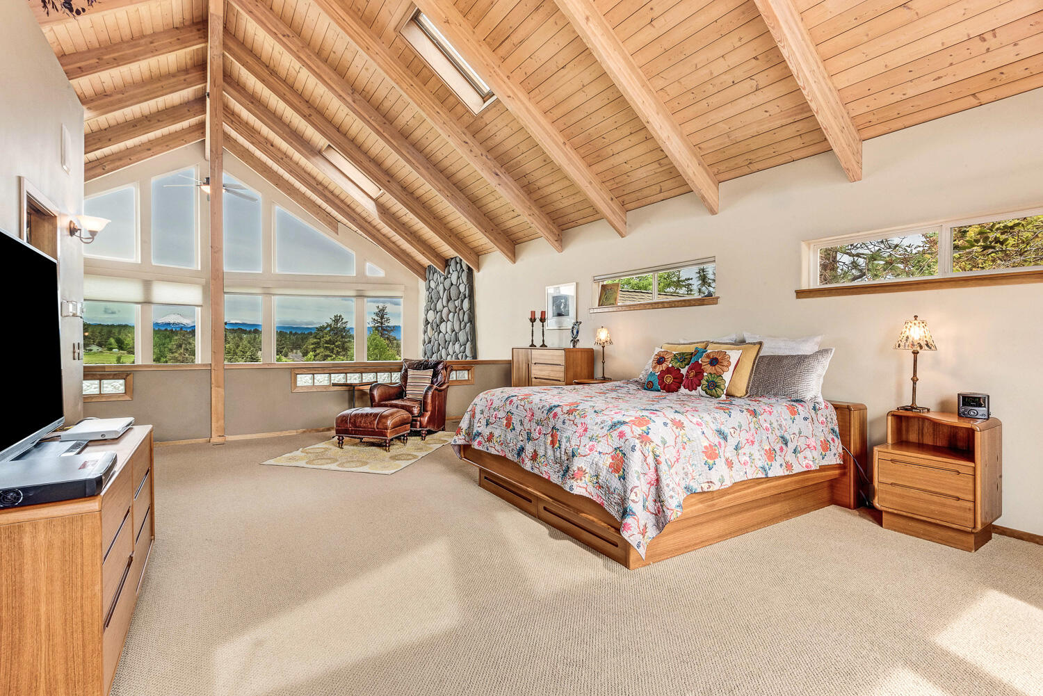60470 Arnold Market Road Bend, OR 97702 - Photo 17 of 53 the primary suite is upstairs to take advantage of the views and privacy