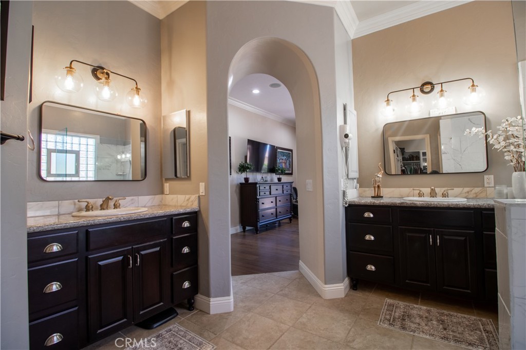 33699 Spring Brook Circle Temecula, CA 92592 - Photo 43 of 83 a en suite bathroom with a double vanity sink and a mirror