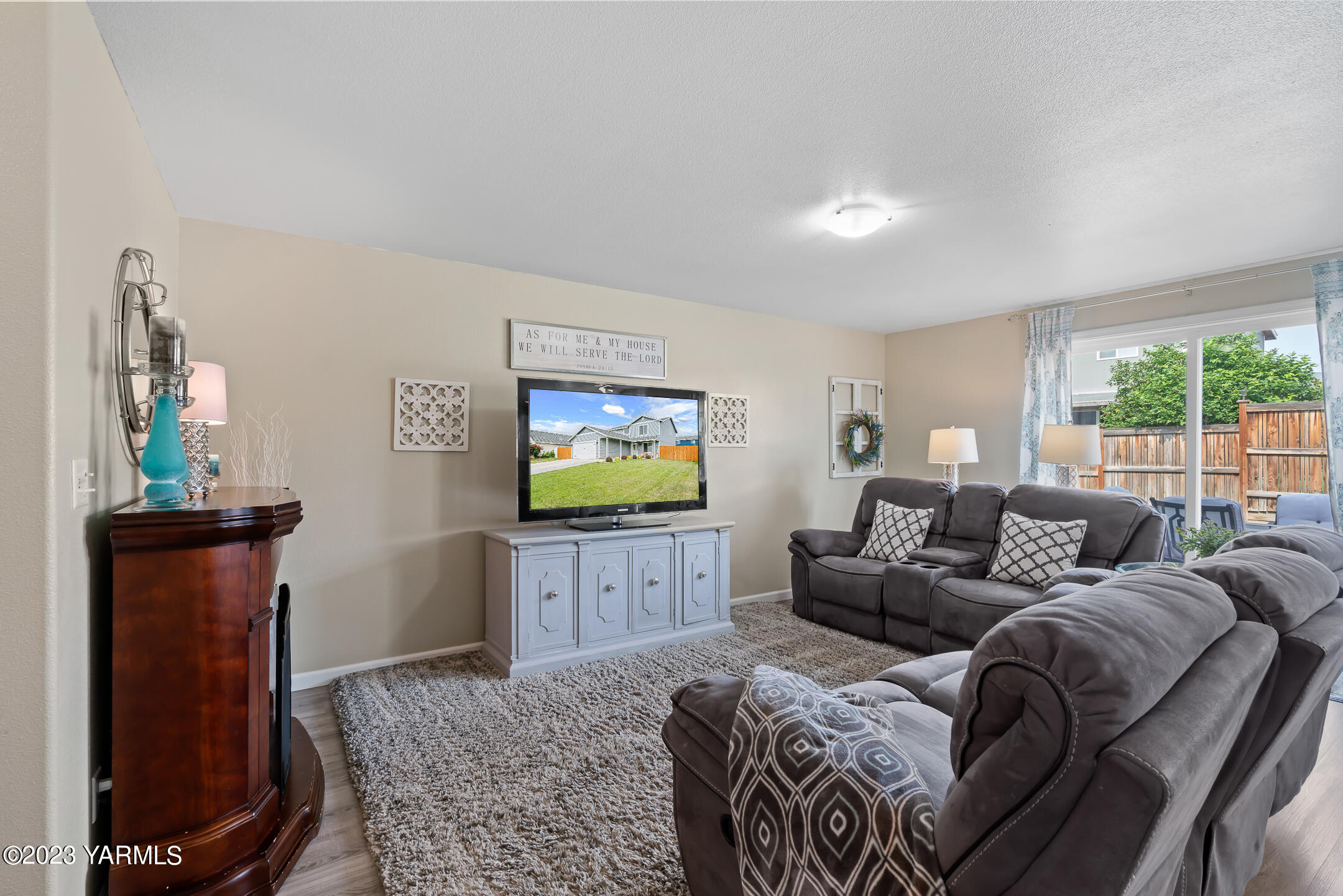 213 Perle Street Moxee, WA 98936 - Photo 12 of 27 a living room with furniture and a flat screen tv