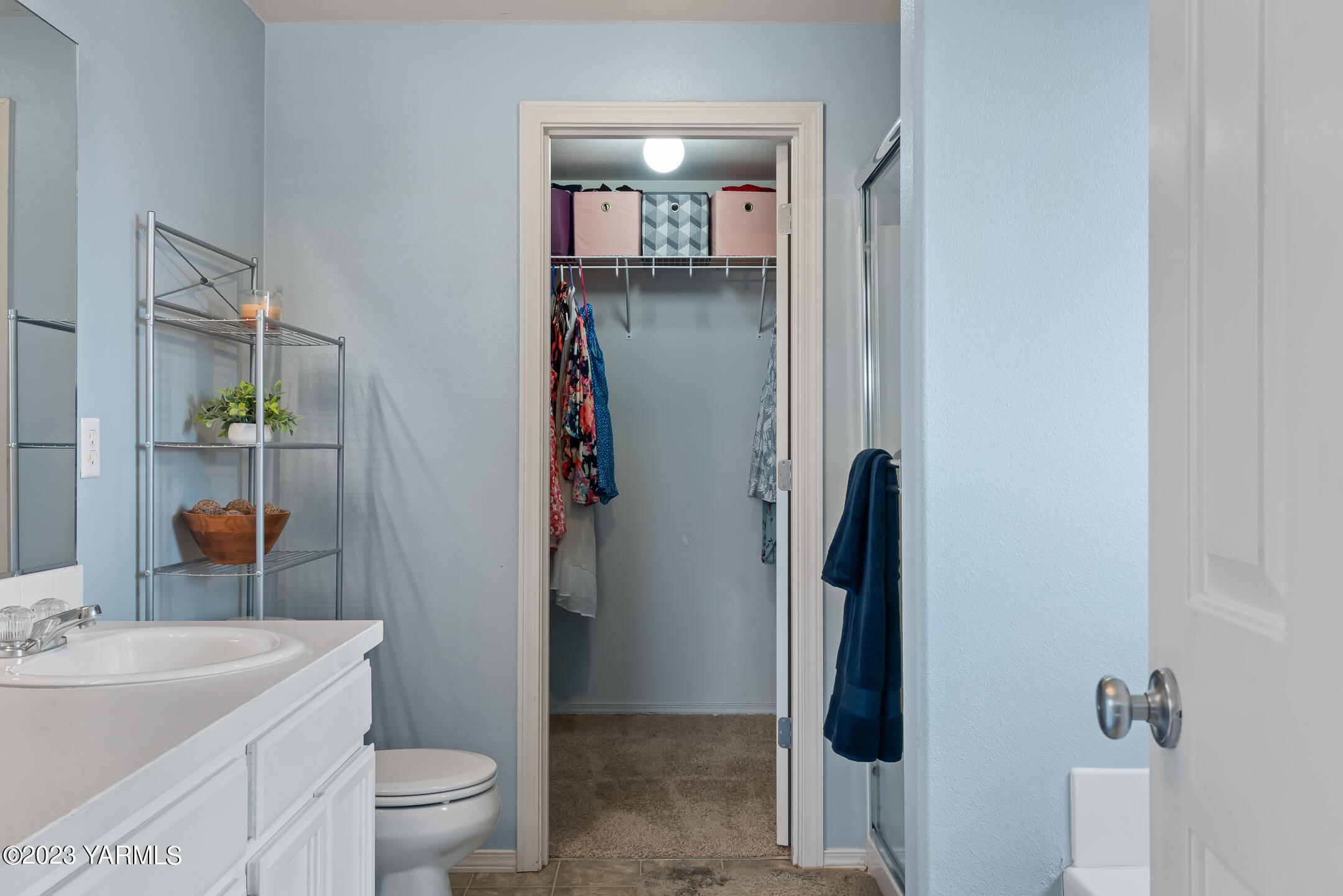 213 Perle Street Moxee, WA 98936 - Photo 20 of 27 a bathroom with a sink toilet and shower