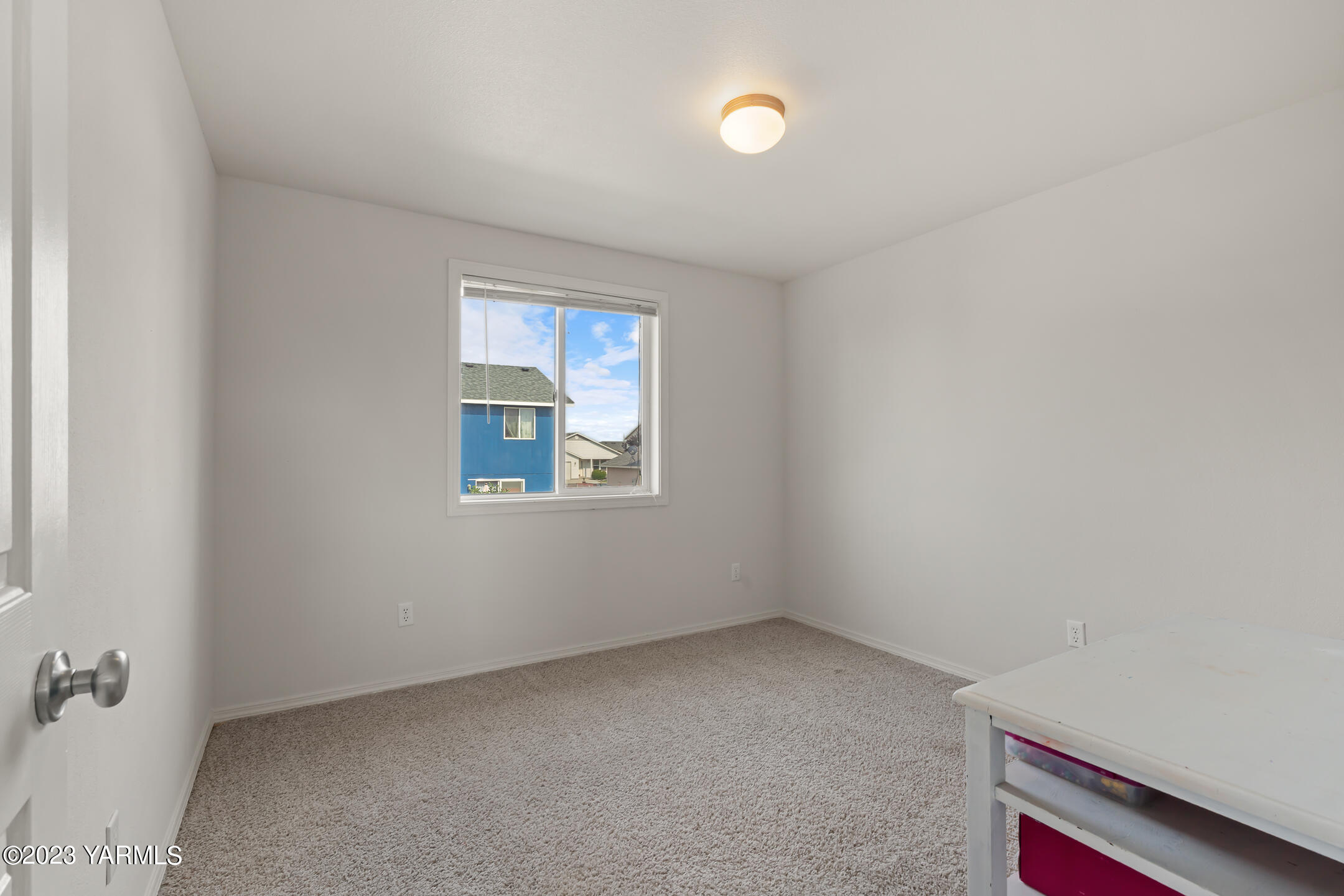 213 Perle Street Moxee, WA 98936 - Photo 23 of 27 an empty room with a window
