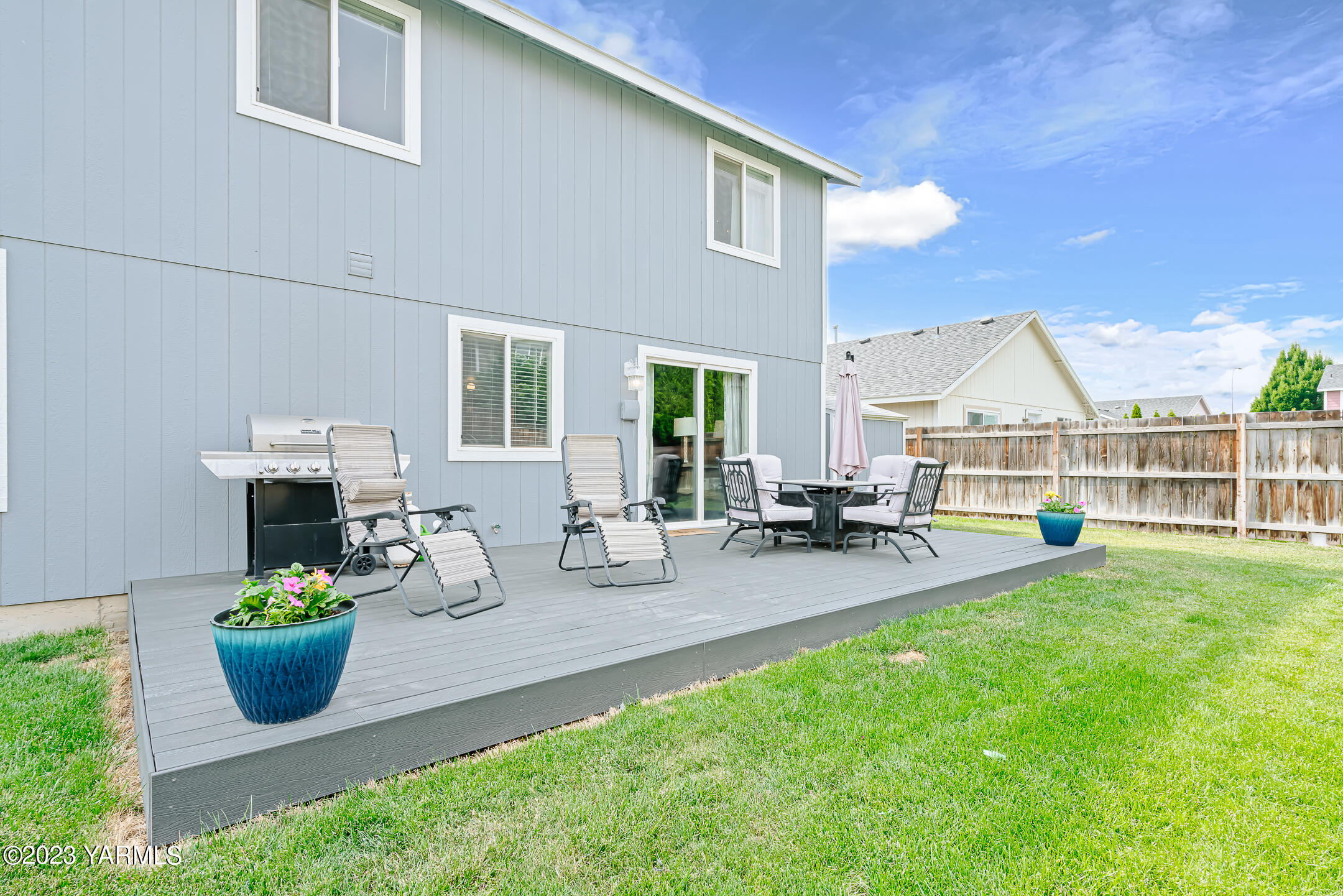 213 Perle Street Moxee, WA 98936 - Photo 25 of 27 a view of a house with backyard sitting area and garden