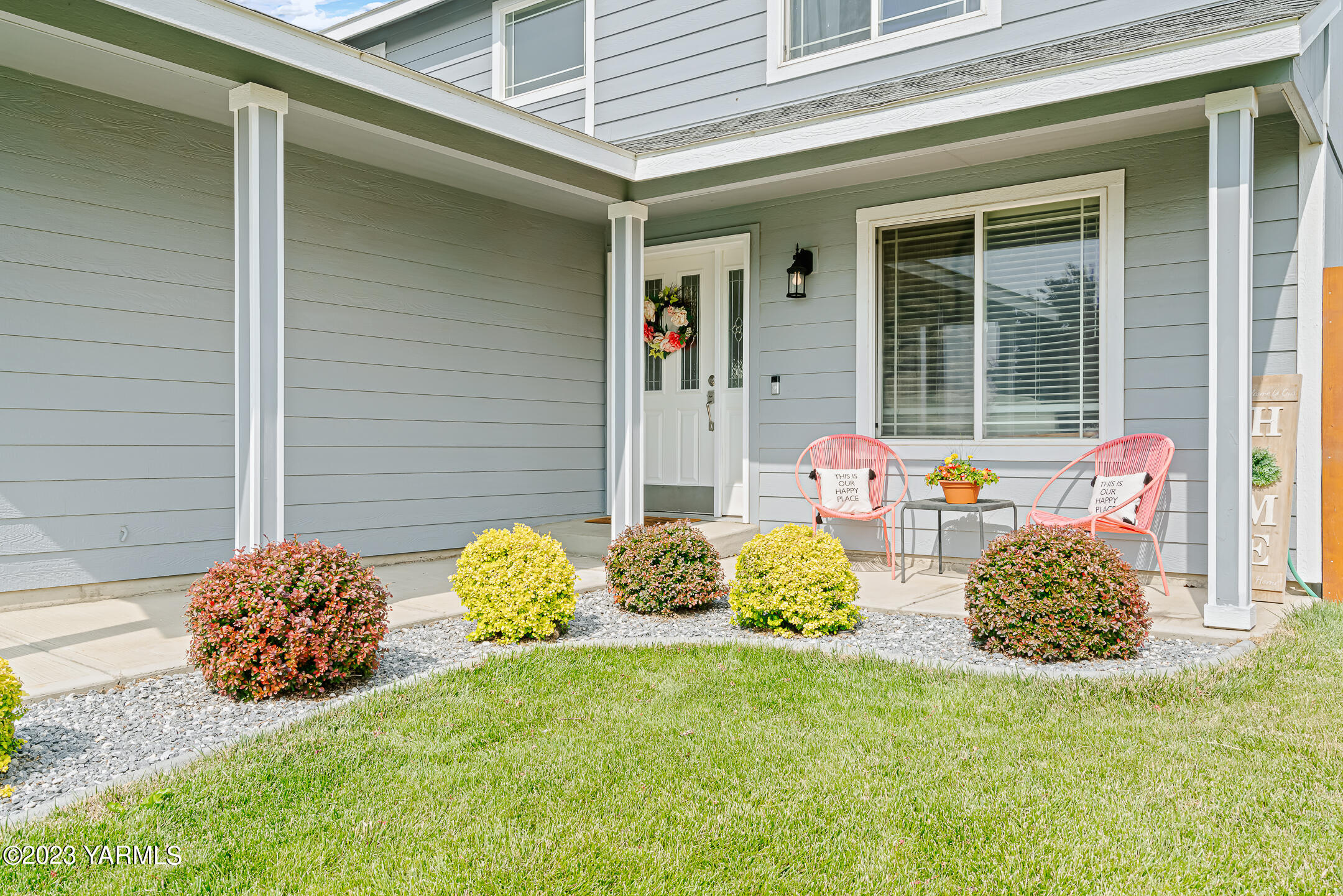 213 Perle Street Moxee, WA 98936 - Photo 4 of 27 a front view of a house