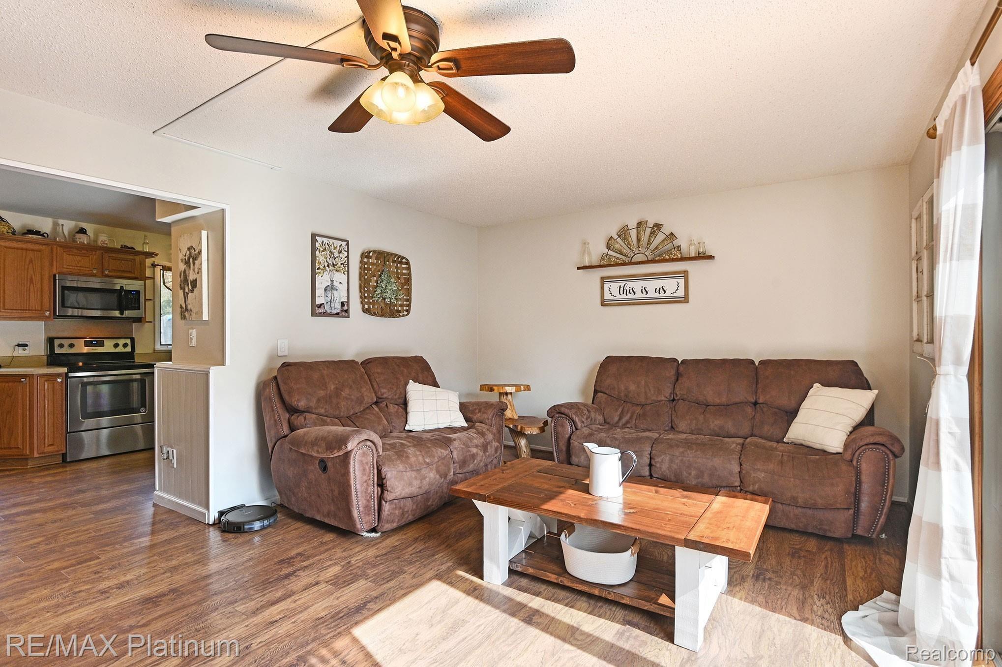 12451 Williams Road Byron, MI 48418 - Photo 8 of 29 Living Room