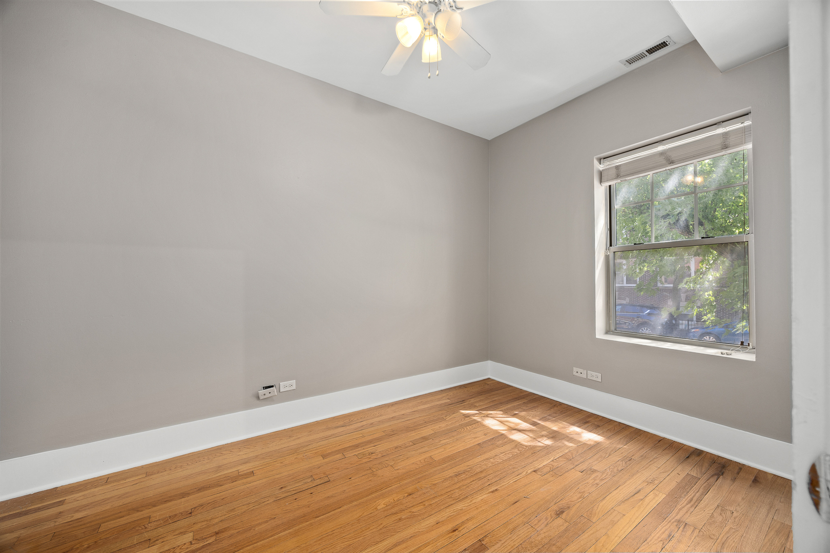 3418 North Wolcott Avenue, Unit 1N Chicago, IL 60657 - Photo 7 of 16 an empty room with a window