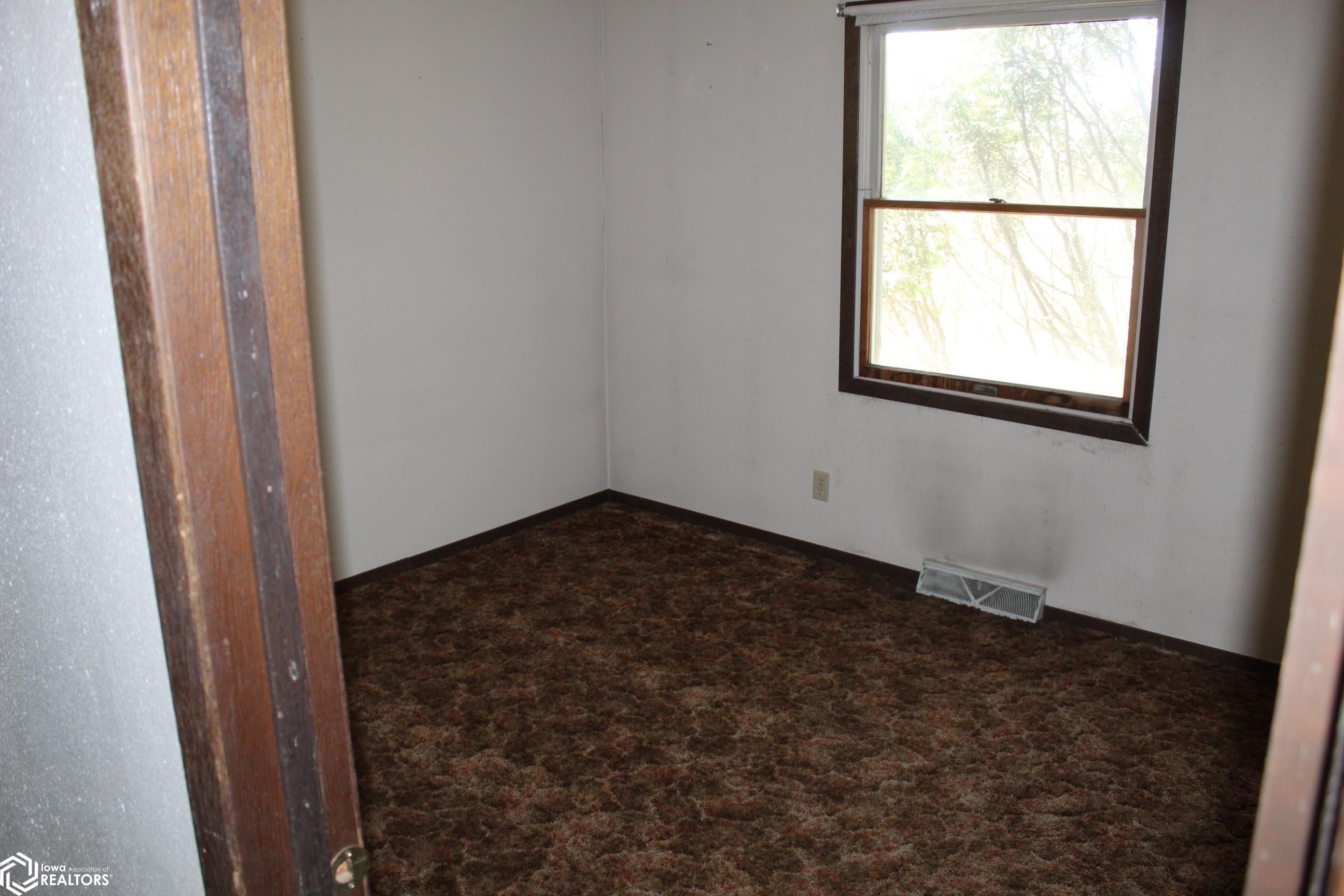 10551 Dysart Road Waterloo, IA 50701 - Photo 20 of 33 Gallery Image 20