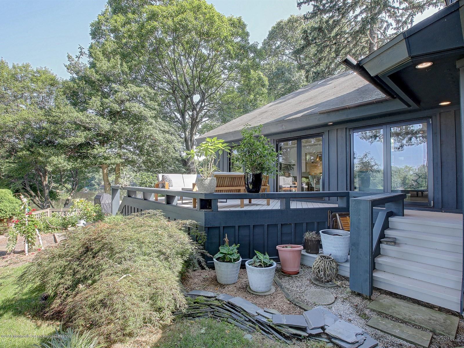 91 Applegate Street Red Bank, NJ 07701 - Photo 35 of 54 Upper Decking