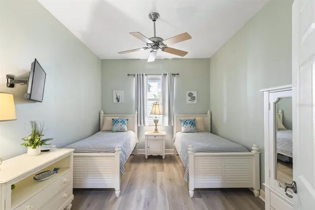 a view of a livingroom with furniture