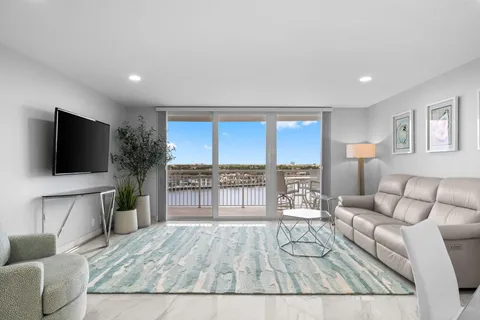 $615,000 | 511 Bayshore Drive, Unit 910, Fort Lauderdale, FL 33304