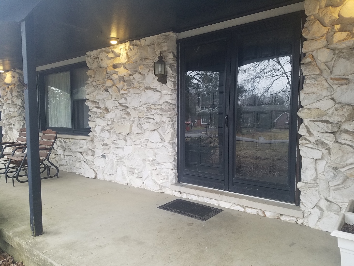 1610 Roslyn Road Roselle, IL 60172 - Photo 2 of 2