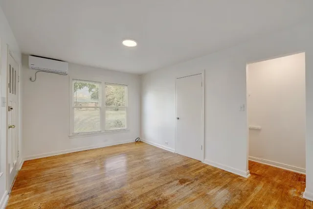 $975 | 302 Olive Street, Unit A, Smithville, TX 78957