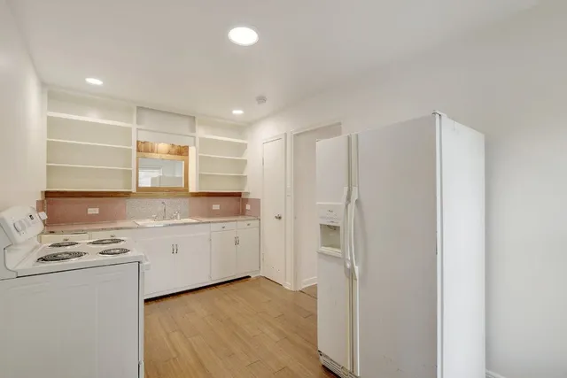 $975 | 302 Olive Street, Unit A, Smithville, TX 78957