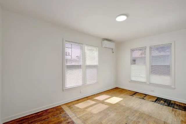 $975 | 302 Olive Street, Unit A, Smithville, TX 78957