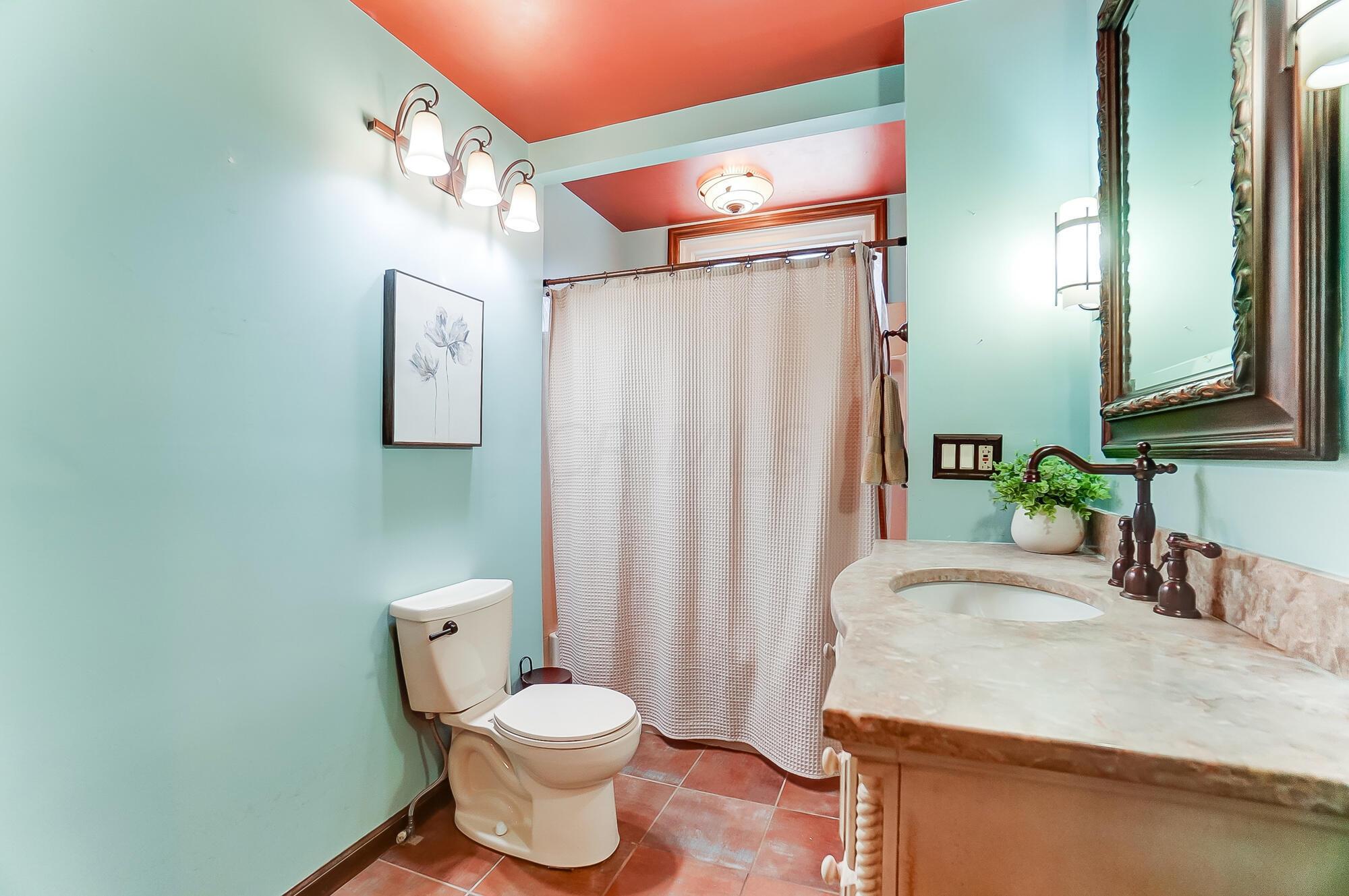 4084 Kenny Road Columbus, OH 43220 - Photo 31 of 63 Full bath