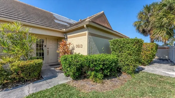$2,300 | 3613 57th Ave Drive West, Unit 3613, Bradenton, FL 34210