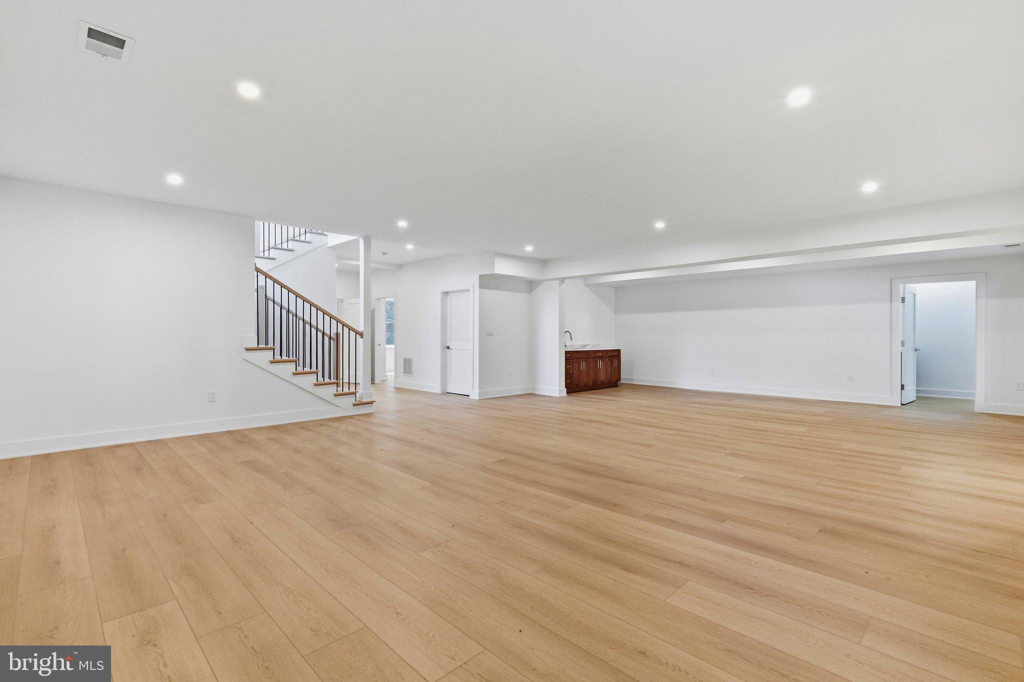 4008 Burke Station Road Fairfax, VA 22032 - Photo 22 of 41 Rec room