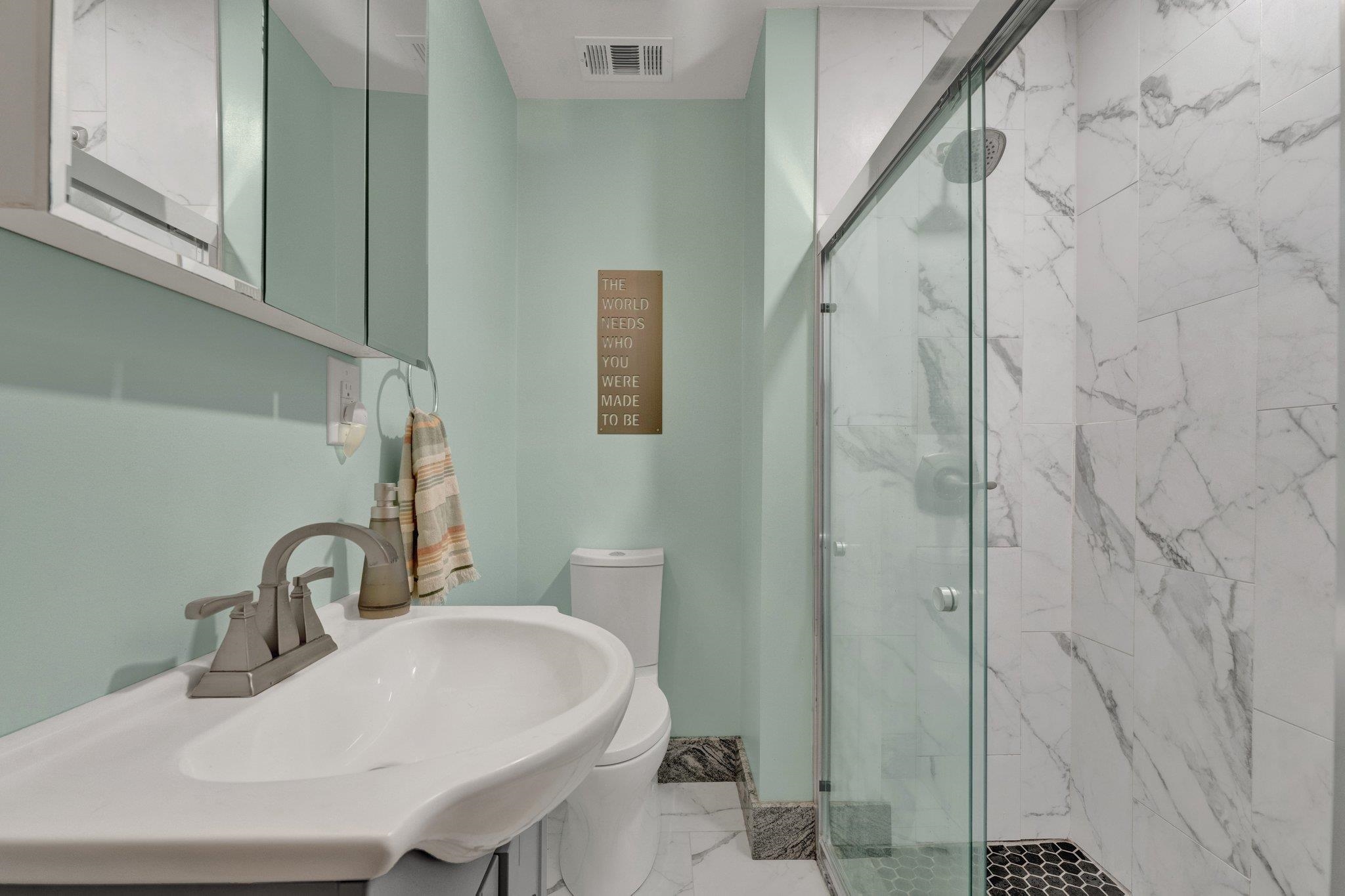 1585 Dearing Road Memphis, TN 38117 - Photo 12 of 34 a bathroom with a sink and a mirror