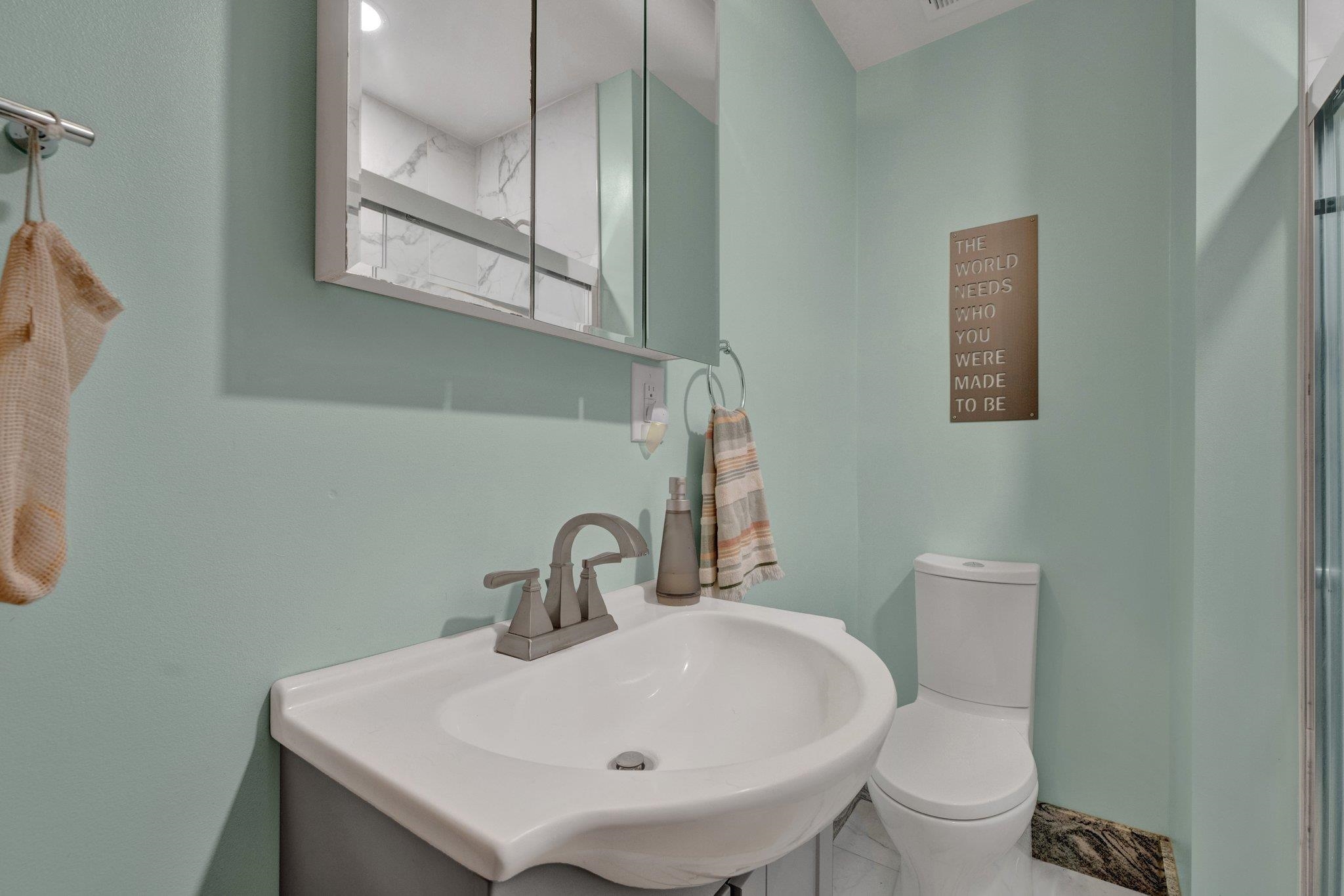 1585 Dearing Road Memphis, TN 38117 - Photo 13 of 34 a bathroom with a toilet sink and mirror