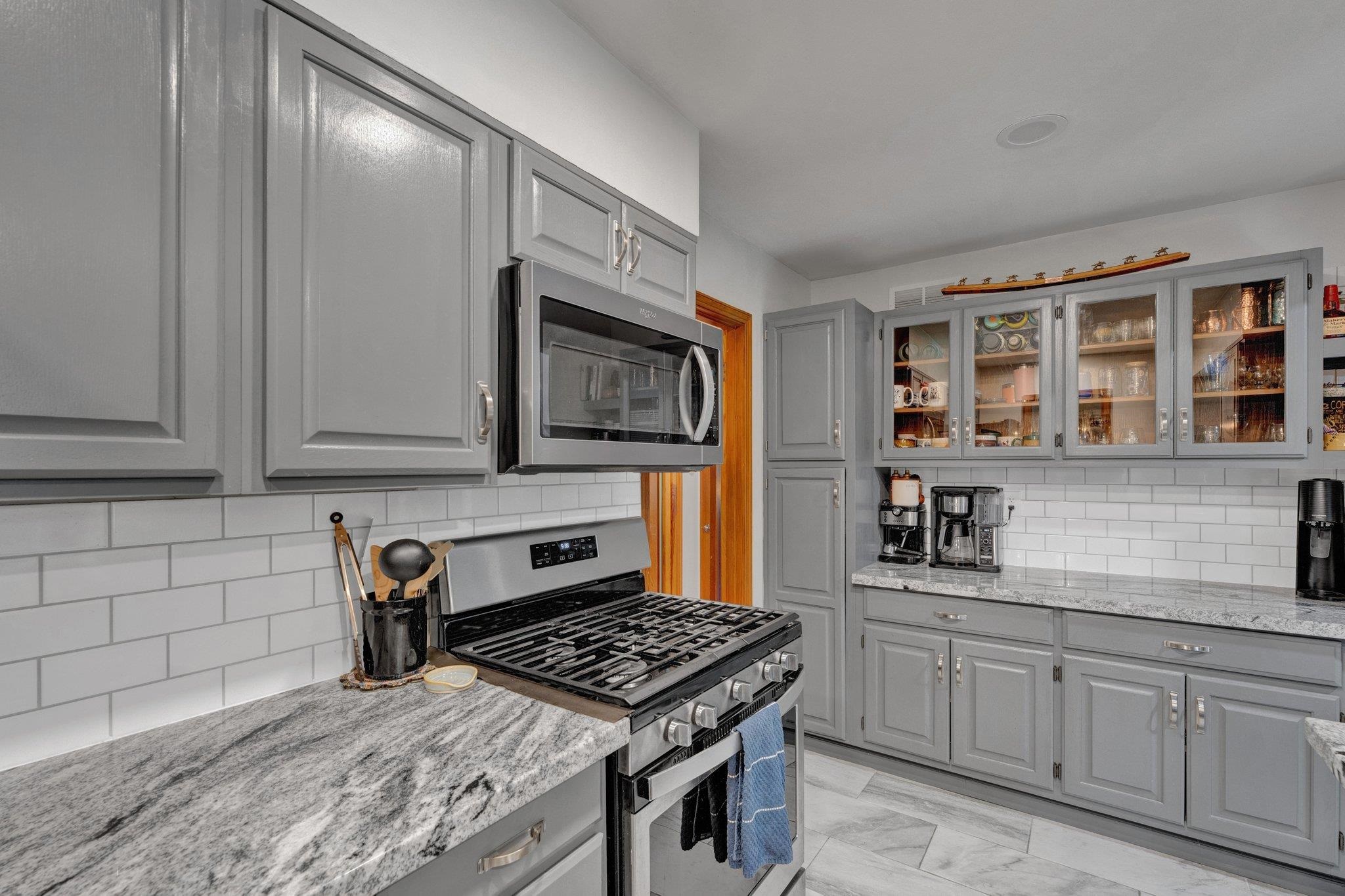 1585 Dearing Road Memphis, TN 38117 - Photo 19 of 34 a kitchen with stainless steel appliances granite countertop a stove and a sink