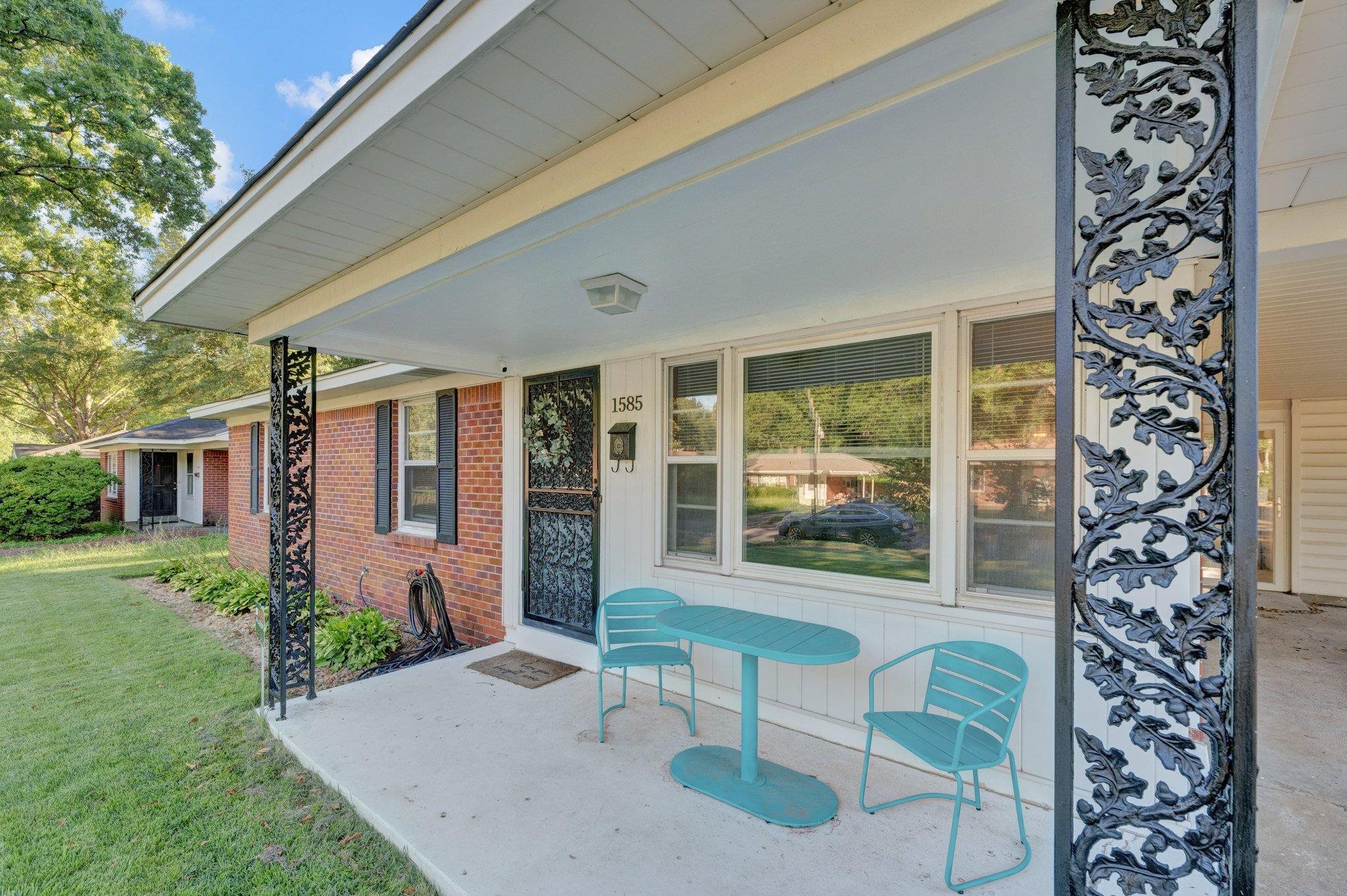1585 Dearing Road Memphis, TN 38117 - Photo 25 of 34 a porch with seating space and garden