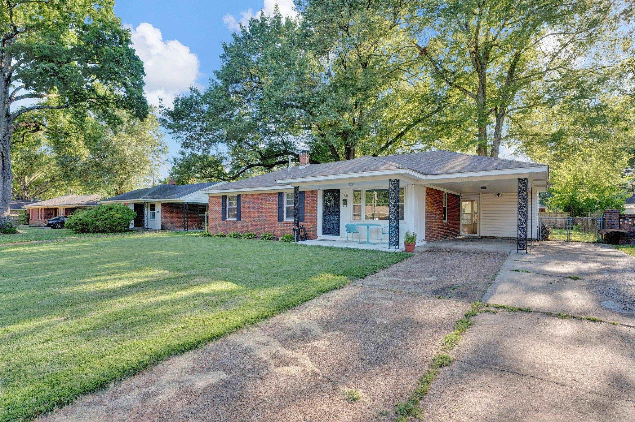 1585 Dearing Road Memphis, TN 38117 - Photo 27 of 34 a front view of a house with a garden