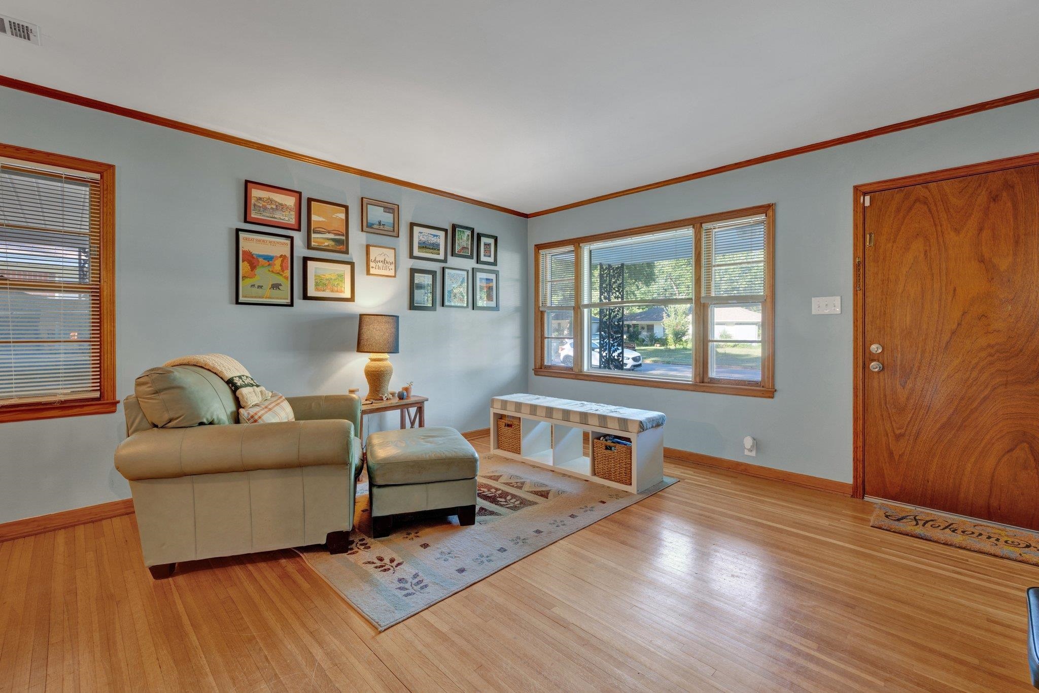 1585 Dearing Road Memphis, TN 38117 - Photo 3 of 34 a living room with furniture and a window